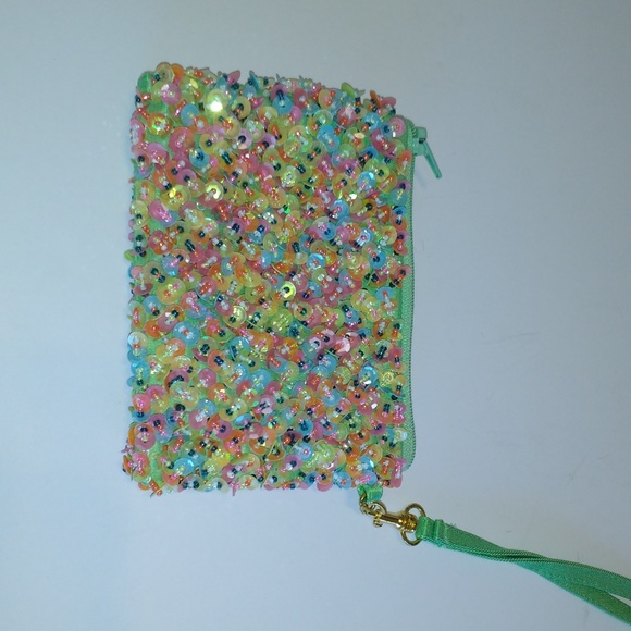 sea foam green pastel beaded wristlet - Picture 5 of 6